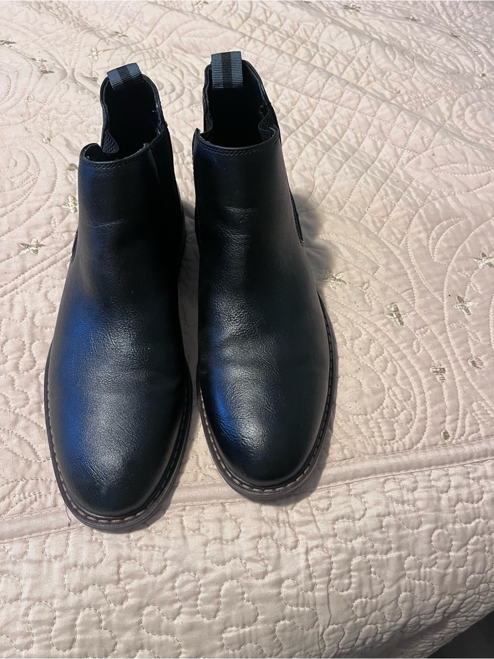 Robert David  Black Leather Chelsea Boots - Classic Slip-On Style